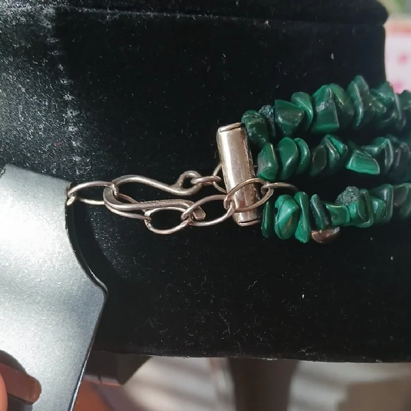 Elegant Green Beaded Necklace - Picture 2 of 2